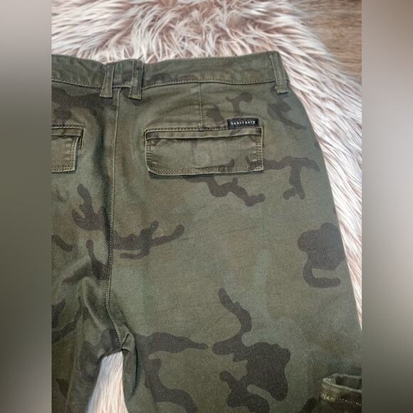 Sanctuary women’s camouflage pants - Picture 5 of 9